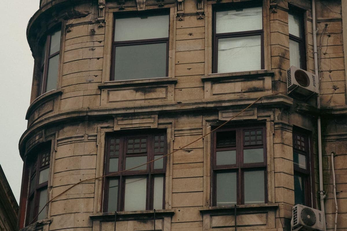 Facciata di un edificio storico dopo il risanamento